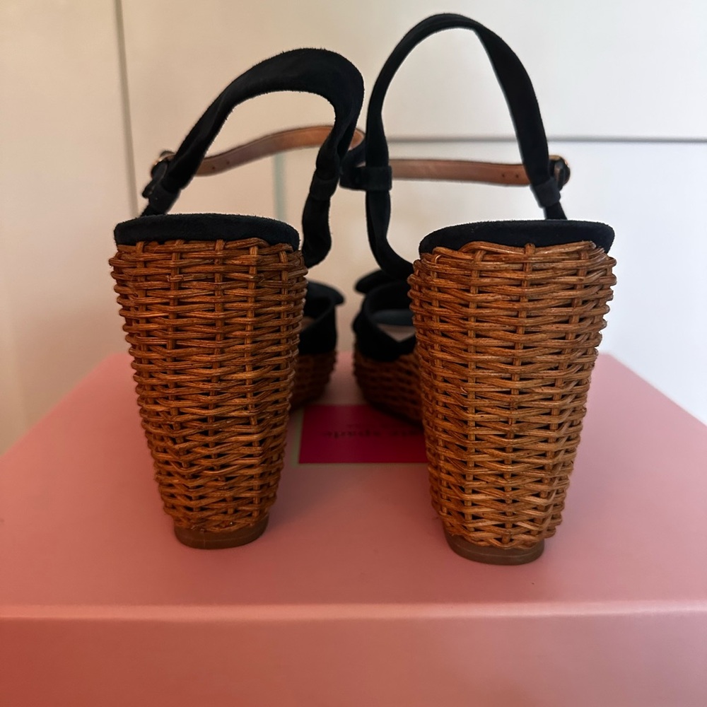 Kate Spade size 8.5 “Patio” navy suede with wicker platform sandal with bow - Picture 3 of 10